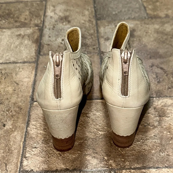 Gold Button Size 41 - Picture 3 of 8